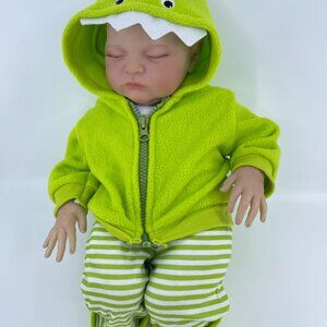 vintage realistic sleeping baby doll with vinyl head and limbs & cloth body